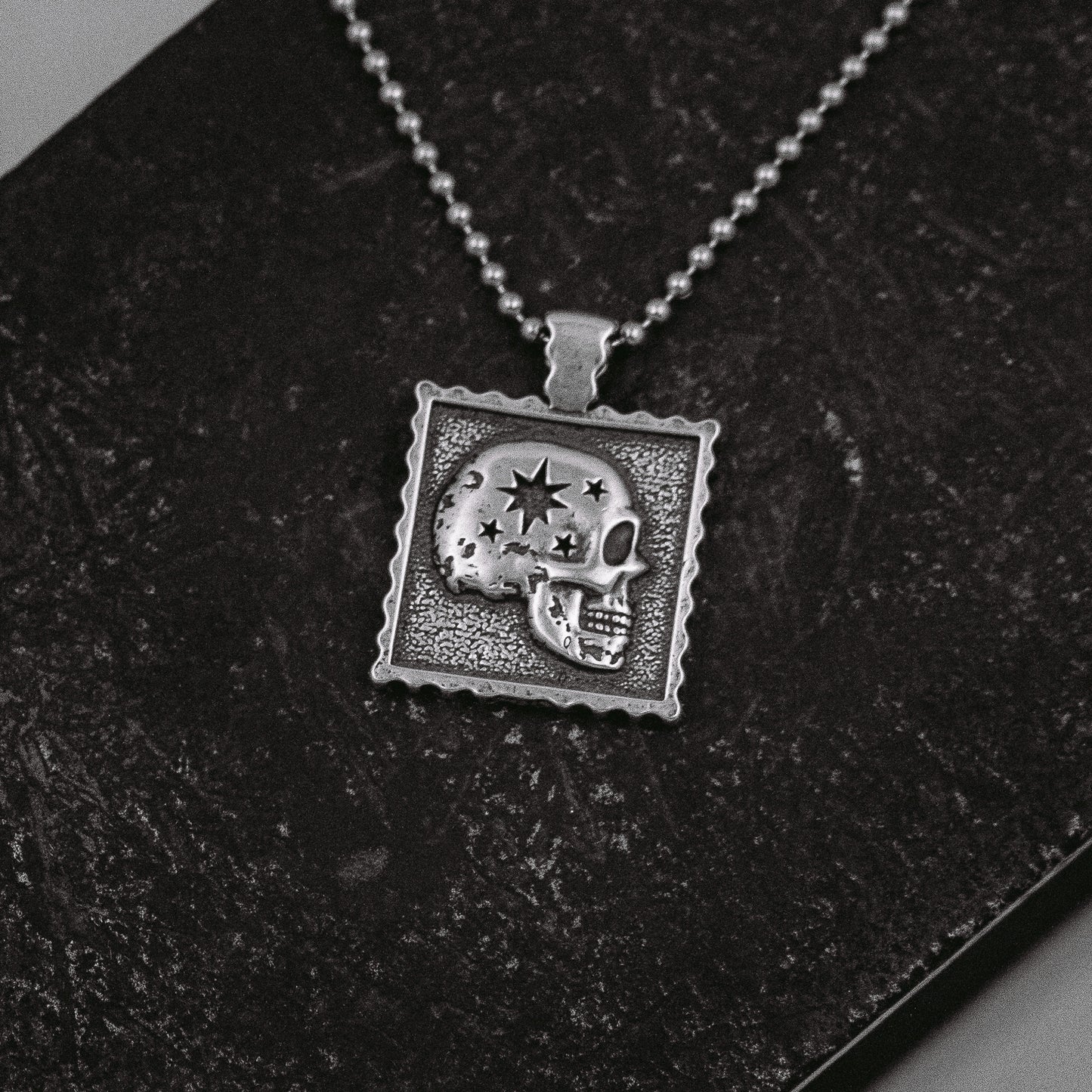 STERLING SILVER 'VISITOR' NECKLACE